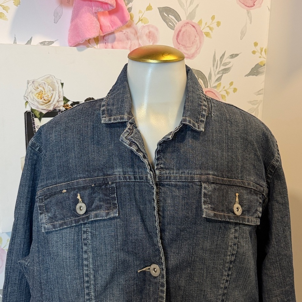 Chico’s Women’s Stylish Blue Denim Jacket - Picture 3 of 4